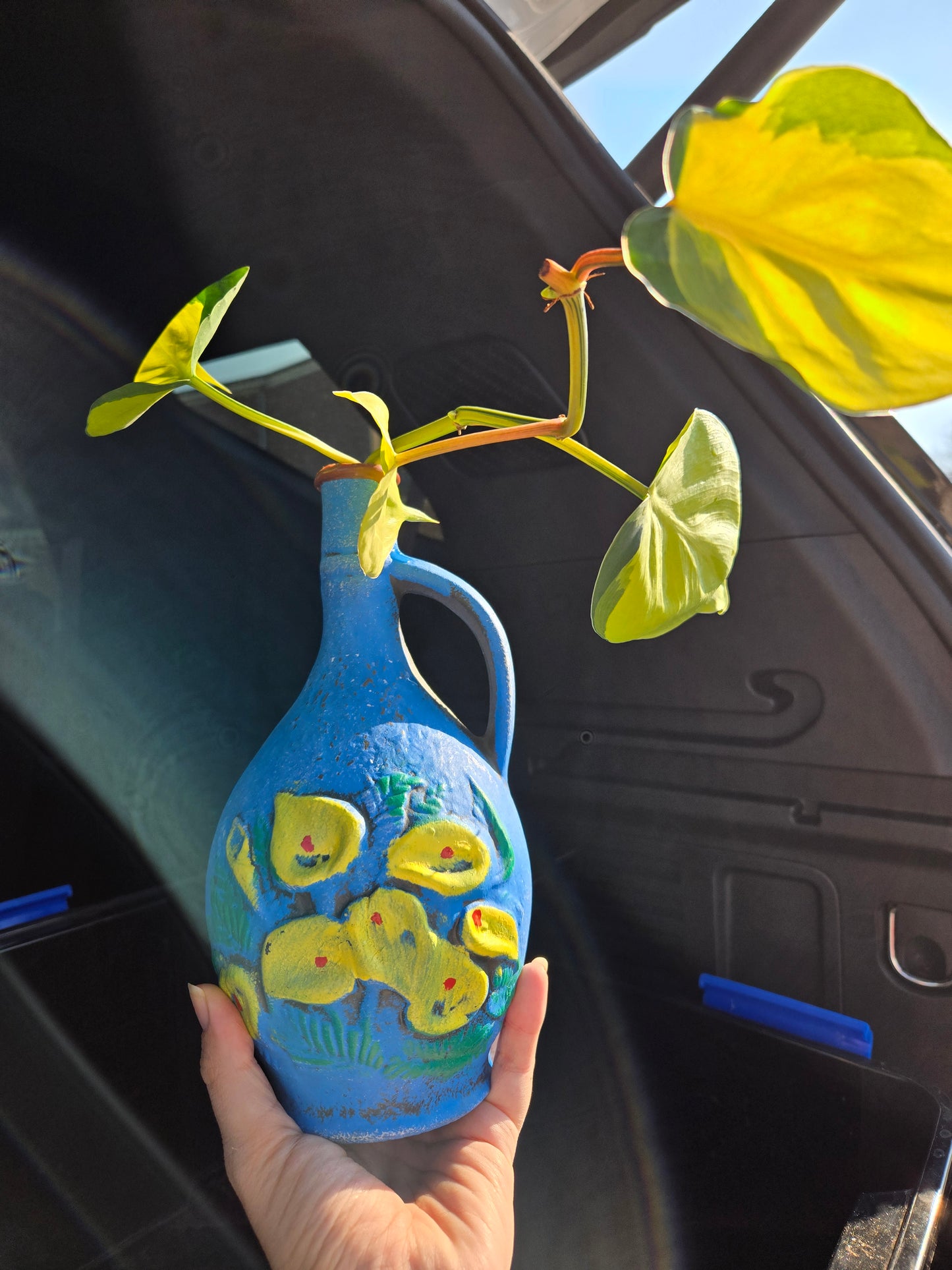 Calla Lily Vase with Brazil Philodendron