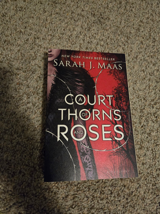 Paperback OOP A Court of Thornes and Roses